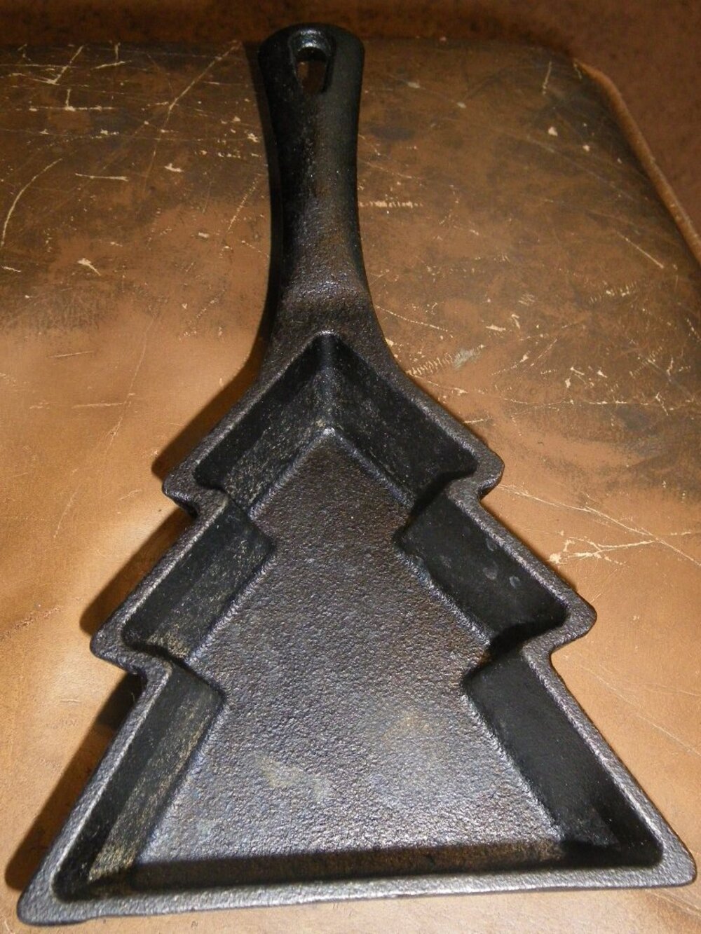Small Cast Iron Evergreen Christmas Tree Mold Pan